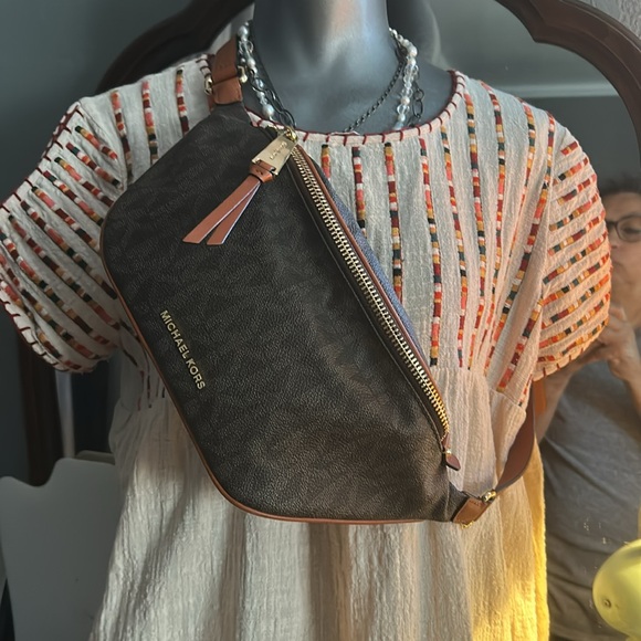 Michael Kors Bum Bag in excellent condition - Picture 4 of 4